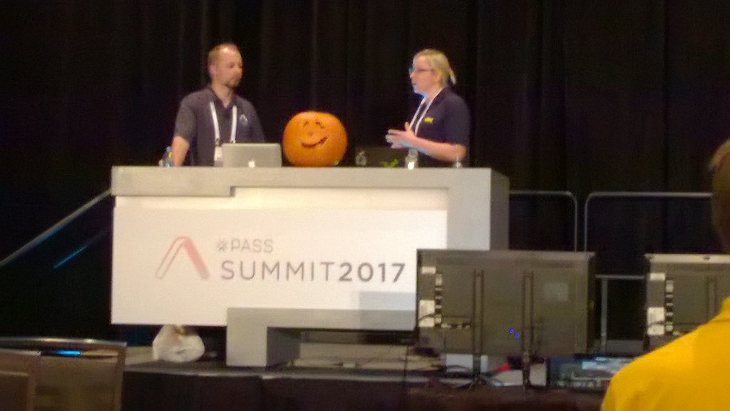 lucashfernandez's tweet photo. The best session of the day @NikoNeugebauer & @SQLMissSunshine & #Jason #PASS2017 @sqlpass
@Mariano_Kovo @gbissio https://t.co/wU09leubmc