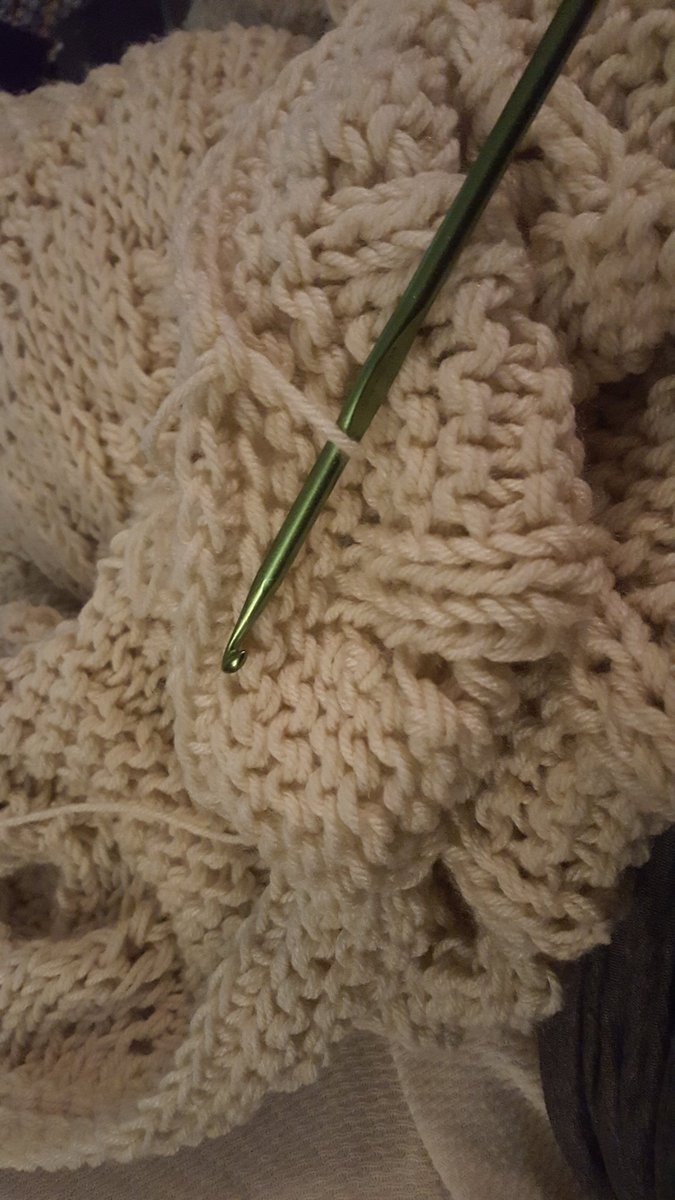 knitneedles's tweet image. Some #crafting while watching this VERY TENSE #WorldSeriesGame7. #WorldSeries #BaseBall #Houston #LosAngeles #knit
