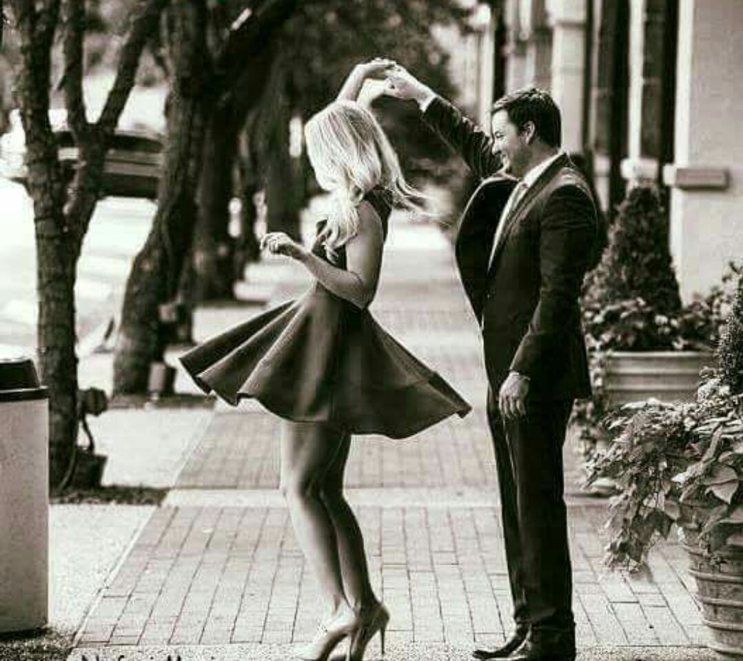 Gülüşlerinizin ve neşenizin ışık saçtığı bir gün olsun...
GÜNAYDIN ___________