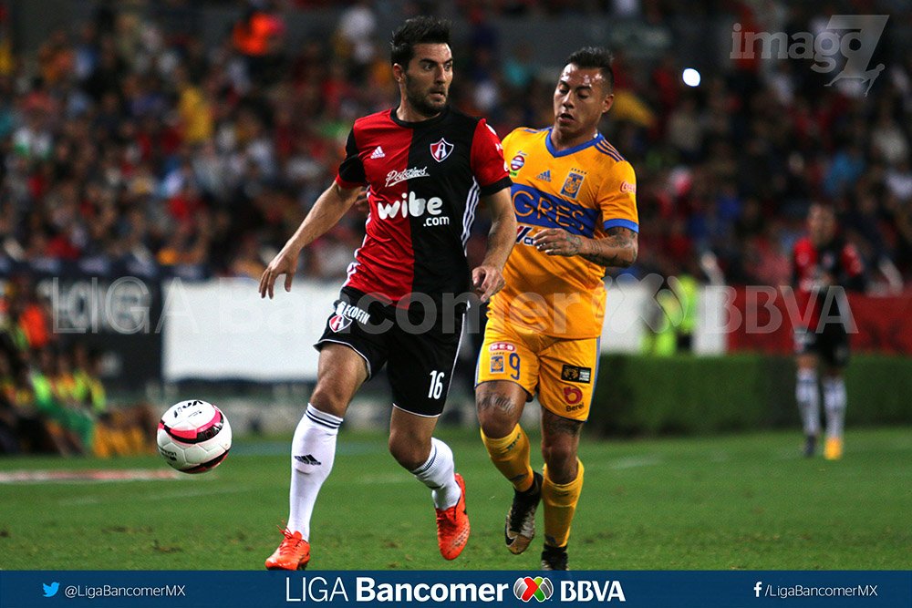 PasseMexicano's tweet photo. Fim de primeiro tempo no Estádio Jalisco: @atlasfc 1-1 @TigresOficial. Jogo válido pela #J8AP2017 #LigaMX https://t.co/bNTuElJ444