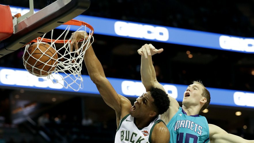 The best from Giannis​ (14p/13r/5a/2s/2b) against the Hornets​!! https://t.co/PYuaA4QOV1