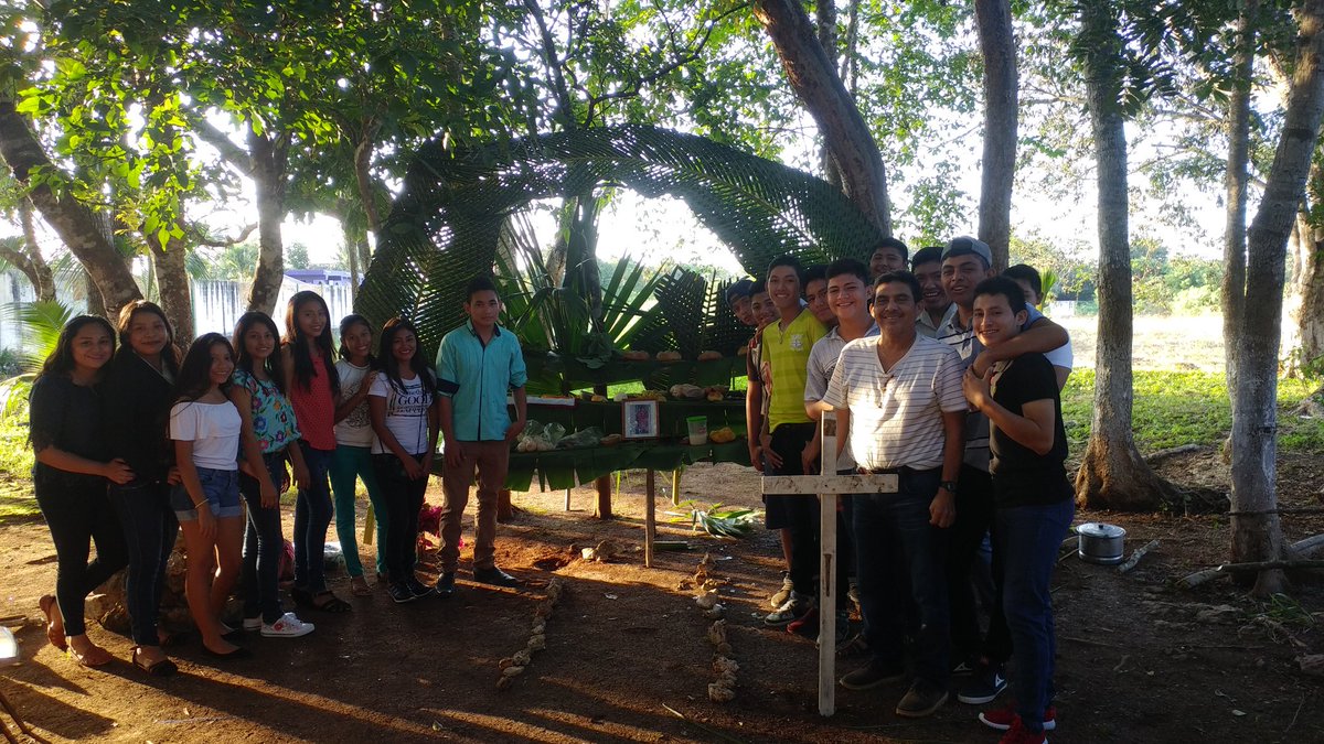 fabipearoman's tweet photo. Alumnos del 3C hacieron su altar plantel Jose Maria Morelos https://t.co/23nLgMuxl5