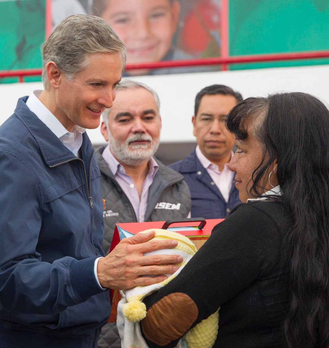 Alfredo Del Mazo on Twitter "Hoy estuve en Ecatepec entregando pólizas del Seguro_Popular