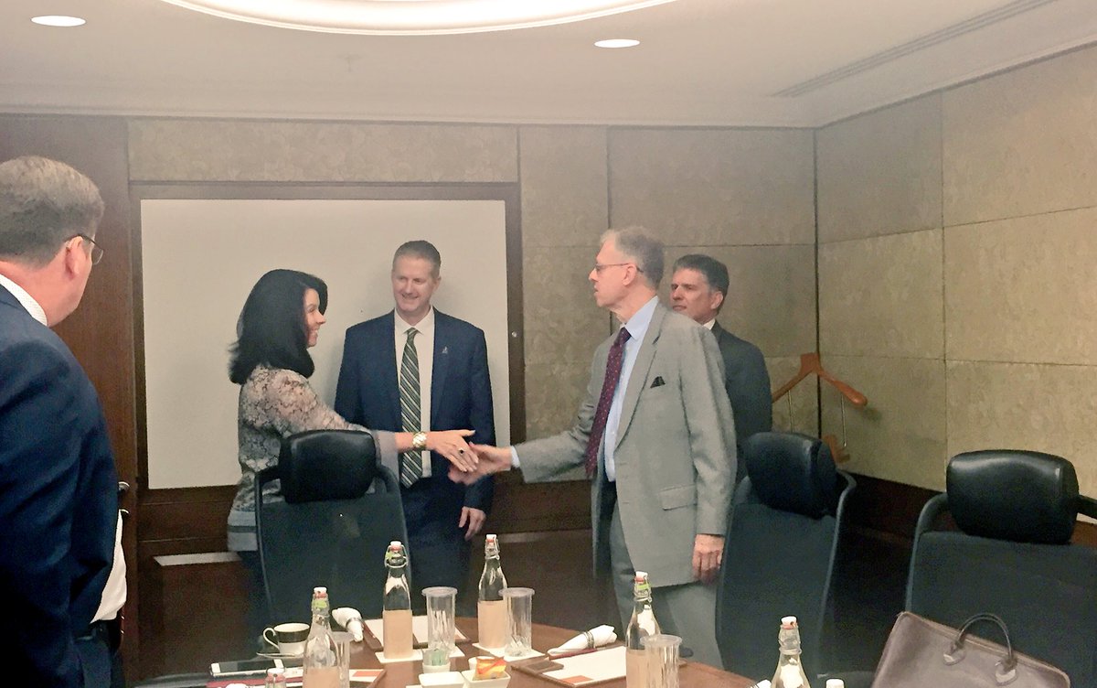 Indiana_EDC's tweet photo. .@FLJanetHolcomb &amp; the delegation kick off our last day #INIndia w/ @USAndIndia @USCSIndia, discussing ways to advance IN-India partnership. https://t.co/iL24O2wnA7