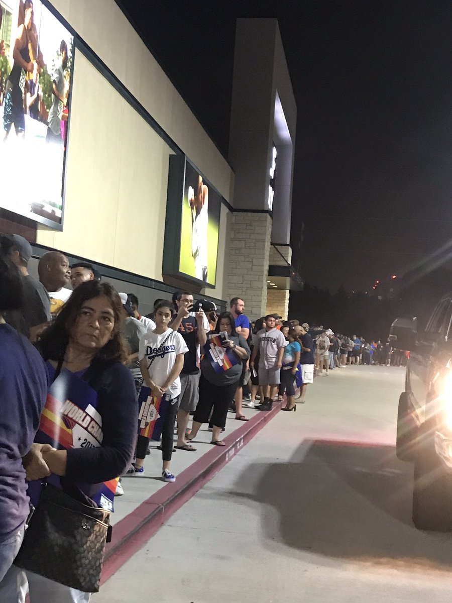 Prissy_Katymag's tweet photo. Astros brought it! 2017 World Series Champs! #EarnHistroy https://t.co/rokbJfMc2a