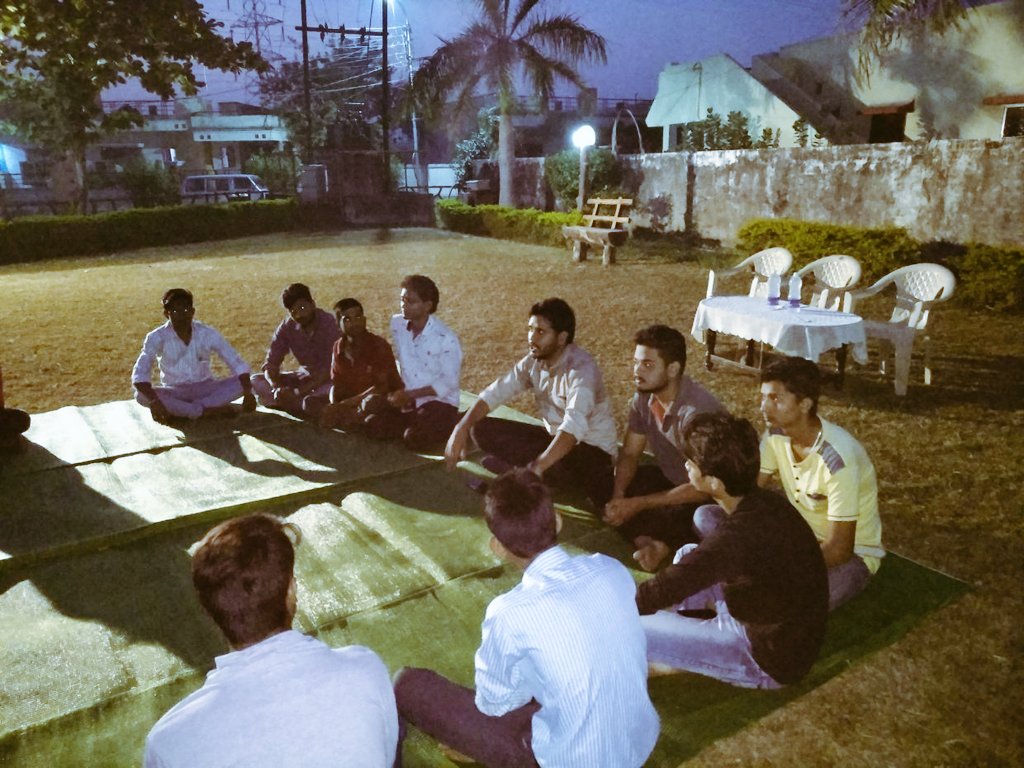 abvpkorba's tweet photo. दर्री-जमनीपाली एकाइ (कोरबा, छत्तीसगढ़) चलो केरल विषय पर चर्चा करते हुए। https://t.co/qoriswS8CQ