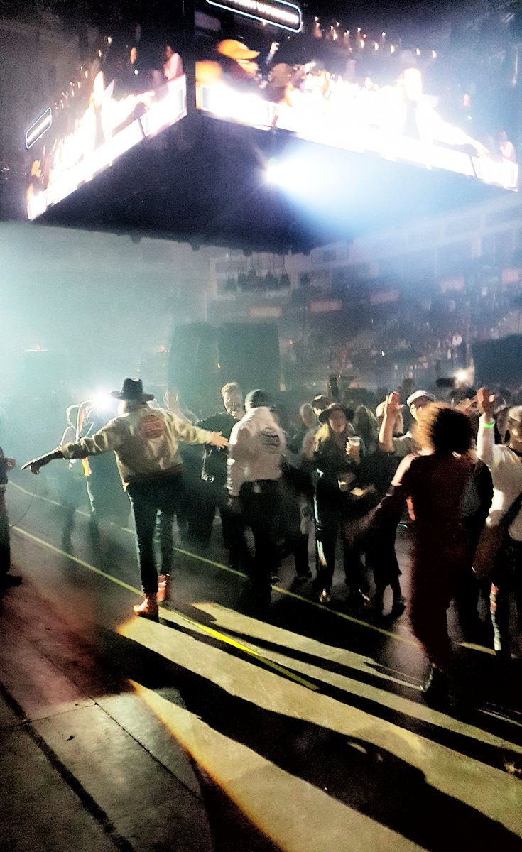 peteonrepeat's tweet photo. #arcadefire #infinitecontent #winbutler #windsor https://t.co/VBCcd99mLV