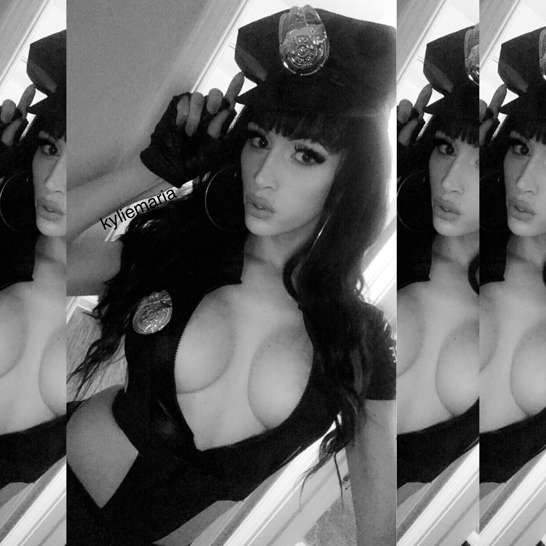 watcha gon do when Kylie cums for u 🖤🚔 https://t.co/o2DKpl1aRk