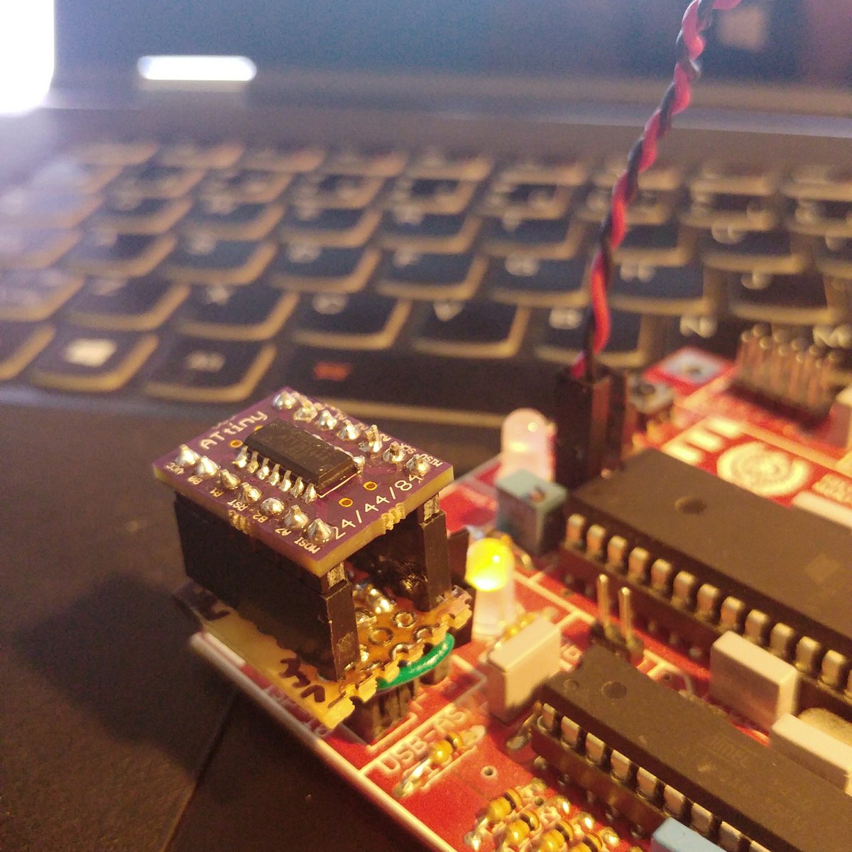 zxbrunob's tweet photo. Made myself a little Attiny44 program shield! Projects to come #avr #attiny #usbasp https://t.co/M65zkL4IHM