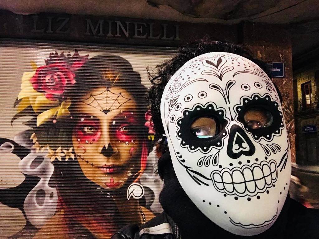 davidpuma's tweet photo. Practicando la selfie con un espectacular #graffiti de #diademuertos . #centro #cdmx #catrina #streetart #artecall… https://t.co/FhZXgMZtOB https://t.co/4IQL2frEm7