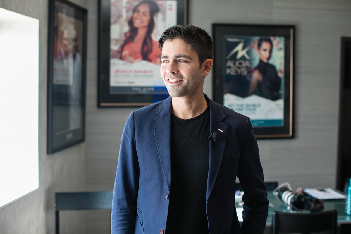 GoodThanksMedia's tweet photo. International keynote speaker @adriangrenier on stage now at #Reimagination https://t.co/PbxmqvRfHi