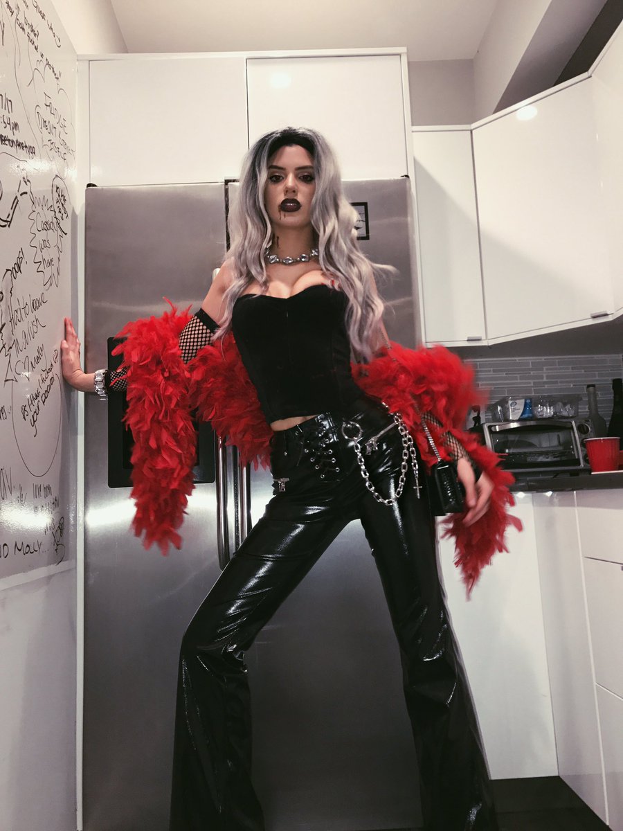 AlissaViolet's tweet photo. I bite🌹 https://t.co/gBGZBnAmel