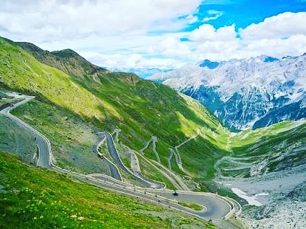 swissluxurytrip's tweet photo. The Stelvio Pass is a mountain pass in northern Italy, at an elevation of 2,757 m above sea level.
#swiss #swissalps #swisstours #Switzerland #stelvio #stelviopass #skiing #skiresort #cycling #mountain #tyrol #southtyrol https://t.co/GS0mfw3DTe