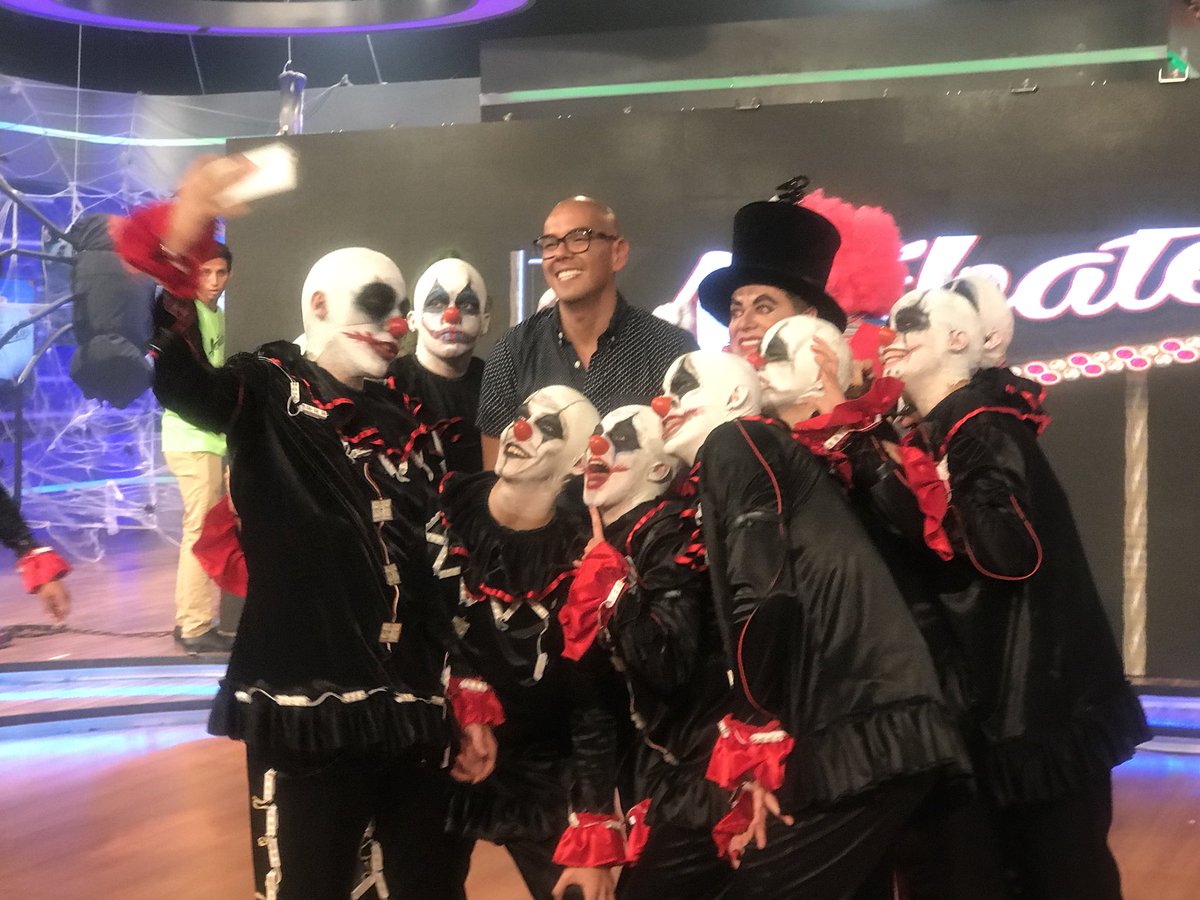 BrendaBezares's tweet photo. Lo que se ve excelente no se juzga!! Felicidades #acabatelo profesionales, muy buen show! Sin duda los ganadores!! #Jalowin https://t.co/NFpulzibOB