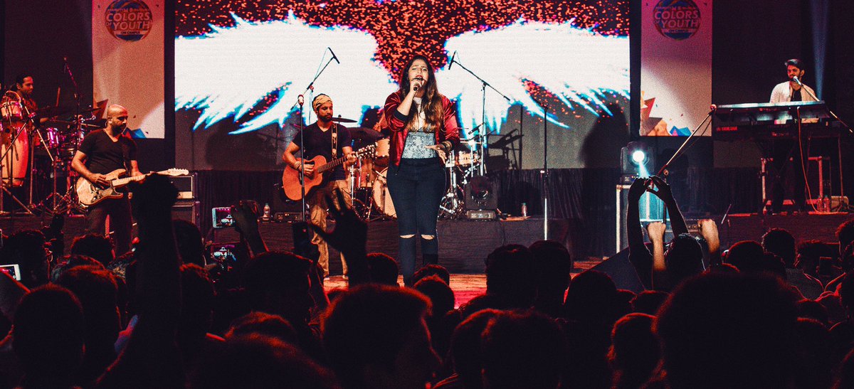 ShannonDonald5's tweet photo. When @FarhanLiveBand's visual engineer &amp; photographer co-ordinate to make you look cool on stage 😍🙌🏼👼🏼 https://t.co/DoBszEoIux