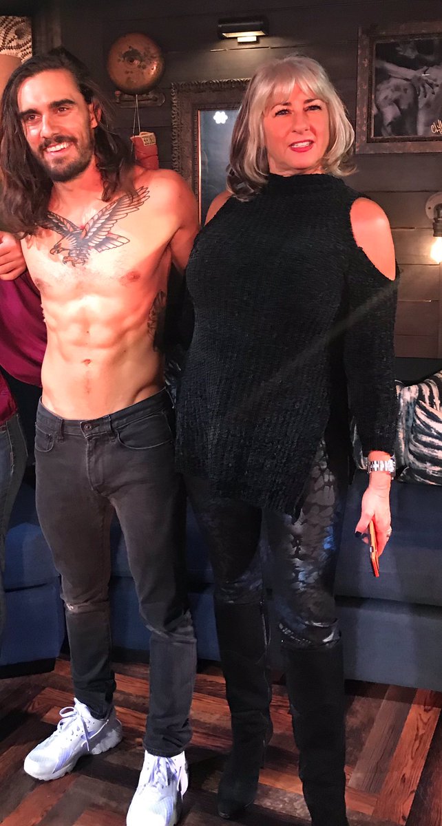 VegasBorn63's tweet photo. #RyanPierce ROCKS @magicmikelive ! Couldn't take my eyes off of him! Thank you BASEEntertainment and Michelle Sharples. He's so HOT. https://t.co/IoZSgu4rax