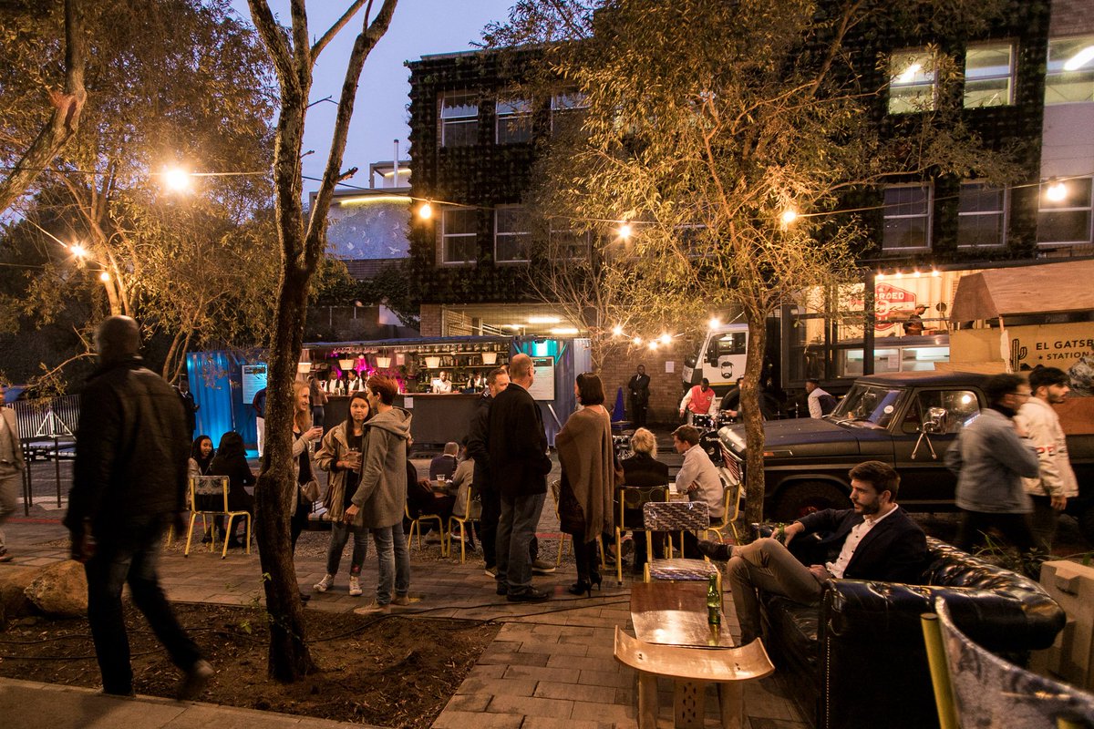 It's First Thursday Joburg… Now that's what we call ayoba! @KeyesArtMile <a href="/YYYSHOWS/">YYY SHOWS</a> #firstthursdays