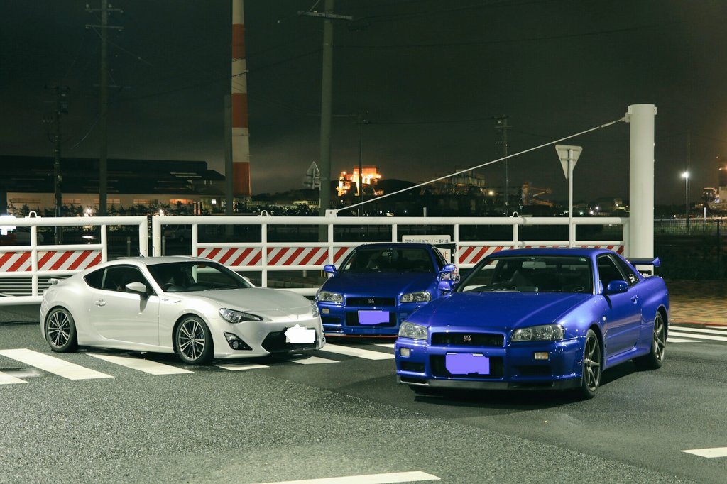 7116Souma's tweet photo. 偶然出会った車好きの3人がチームになった瞬間 https://t.co/DtL1MtxDiK