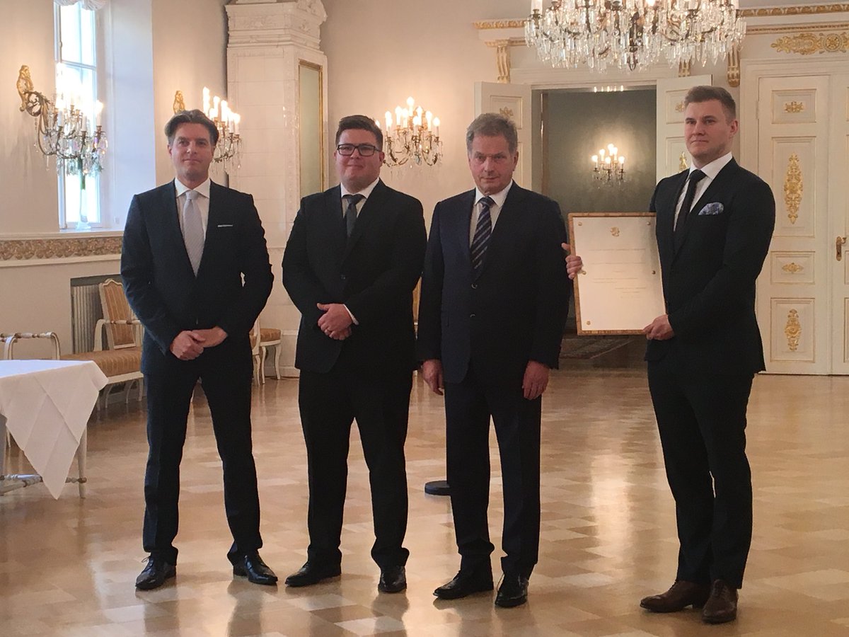 teamfinlandfi's tweet photo. @frameryfinland suunnittelee huonekaluja toimistotyöntekijöiden viihtymiseksi. #TPKVP #tulokasyritys #voittaja #finnishdesign https://t.co/Mdfu5JZlKf