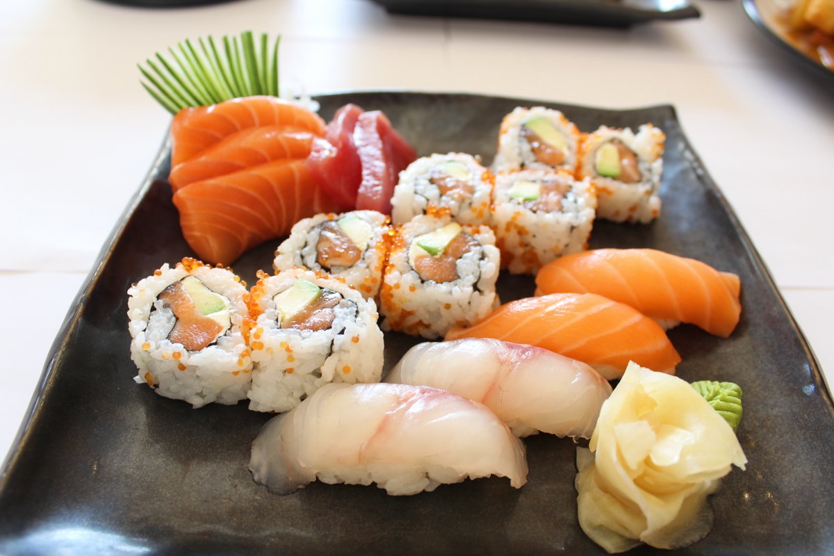 Lunch Deluxe Sushi &amp; Sashimi Set is authentic #lunch the #Japanese way.  A vibrant platter of freshly made #sushi! 😍

#CanaryWharf #Foodie