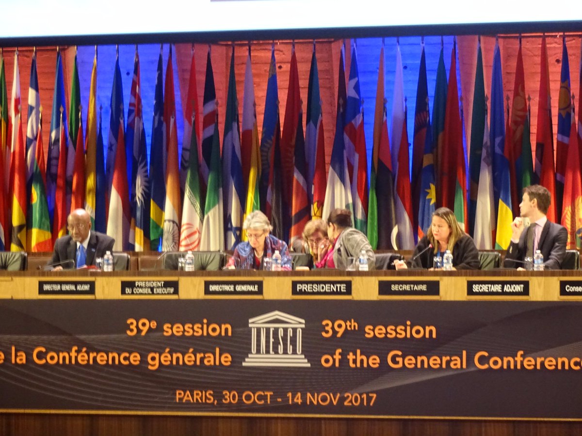 StanislavStech's tweet photo. 1/2 Včera jsem se ve Francii u příležitosti 39. zasedání Generální konference UNESCO zúčasnil kulatého stolu. https://t.co/mMjlaGi24c