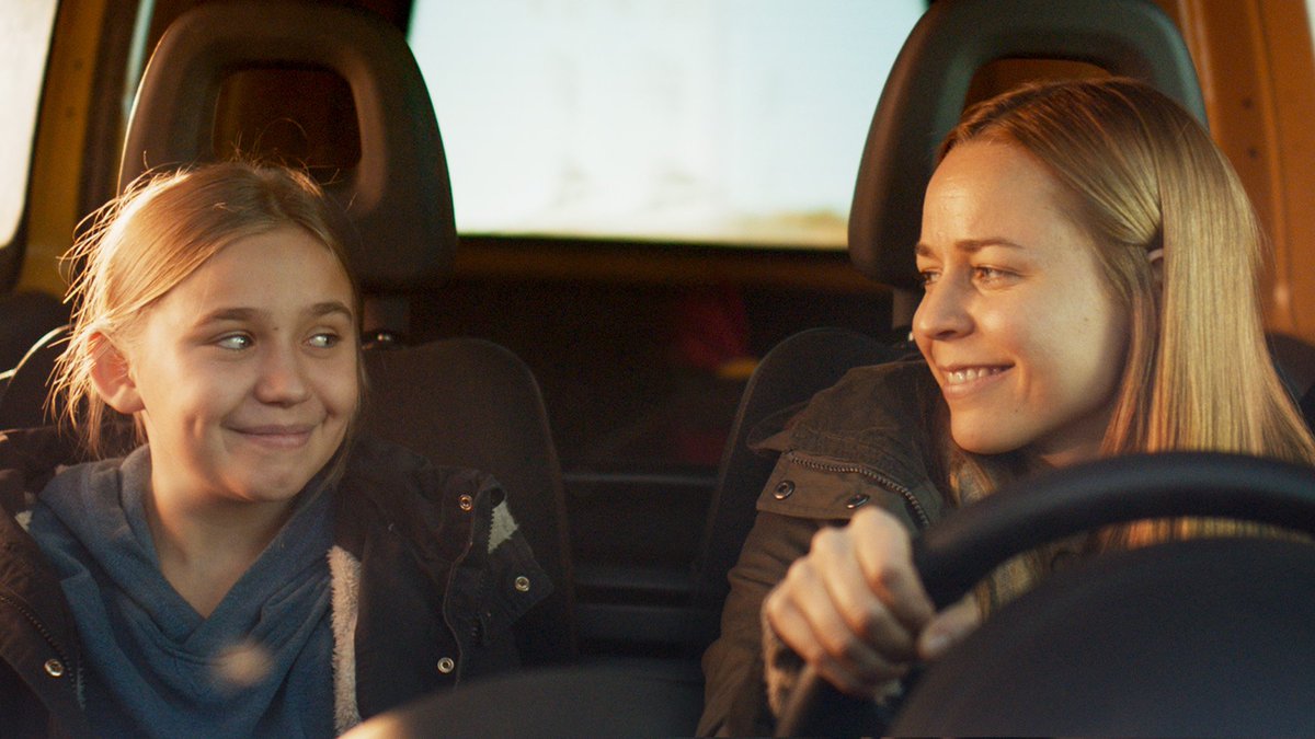 #TyttönimeltäVarpu sai Pohjoismaiden neuvoston elokuvapalkinnon! Katso leffa #ElisaViihde Aitiosta tai Vuokraamosta elisa.to/TyttönimeltäVa…