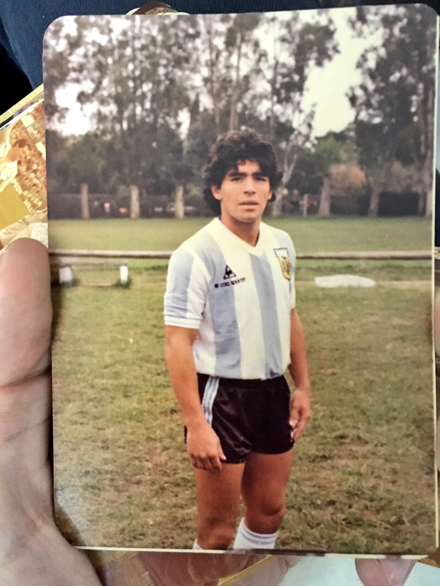 Diego10Querido's tweet photo. Dejo esta estampita maradoneana para los pibes y pibas que buscan laburo. El mejor de los éxitos en la búsqueda. https://t.co/QJHESIYDVT