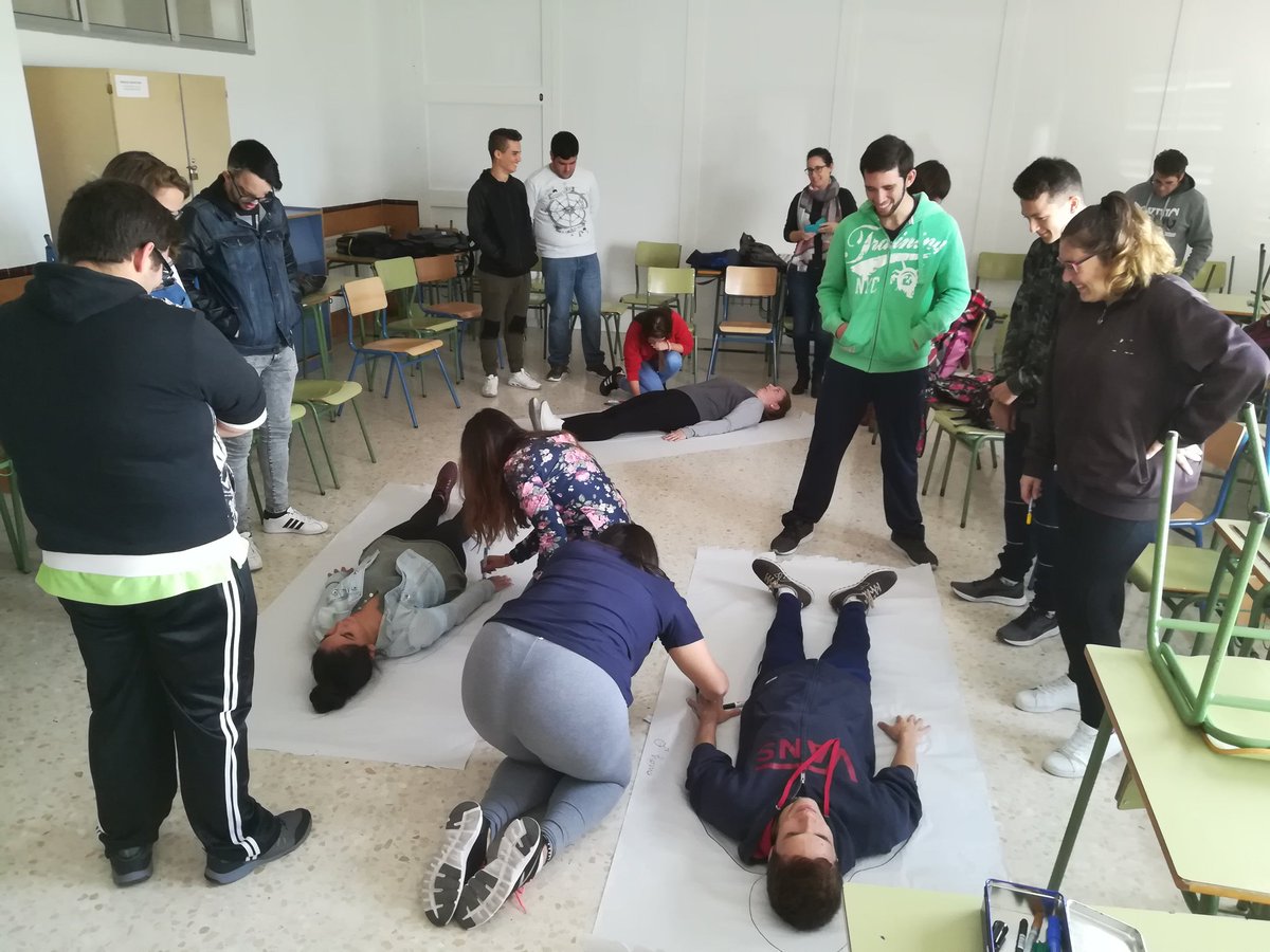 auxijleon's tweet photo. #ElCofreDeLilith hoy está en @IESValleDelSol #FilipoElHipo y yo hemos llegado tarde, pero ya estamos aquí con @Anahevilla https://t.co/YFWsNtAy33