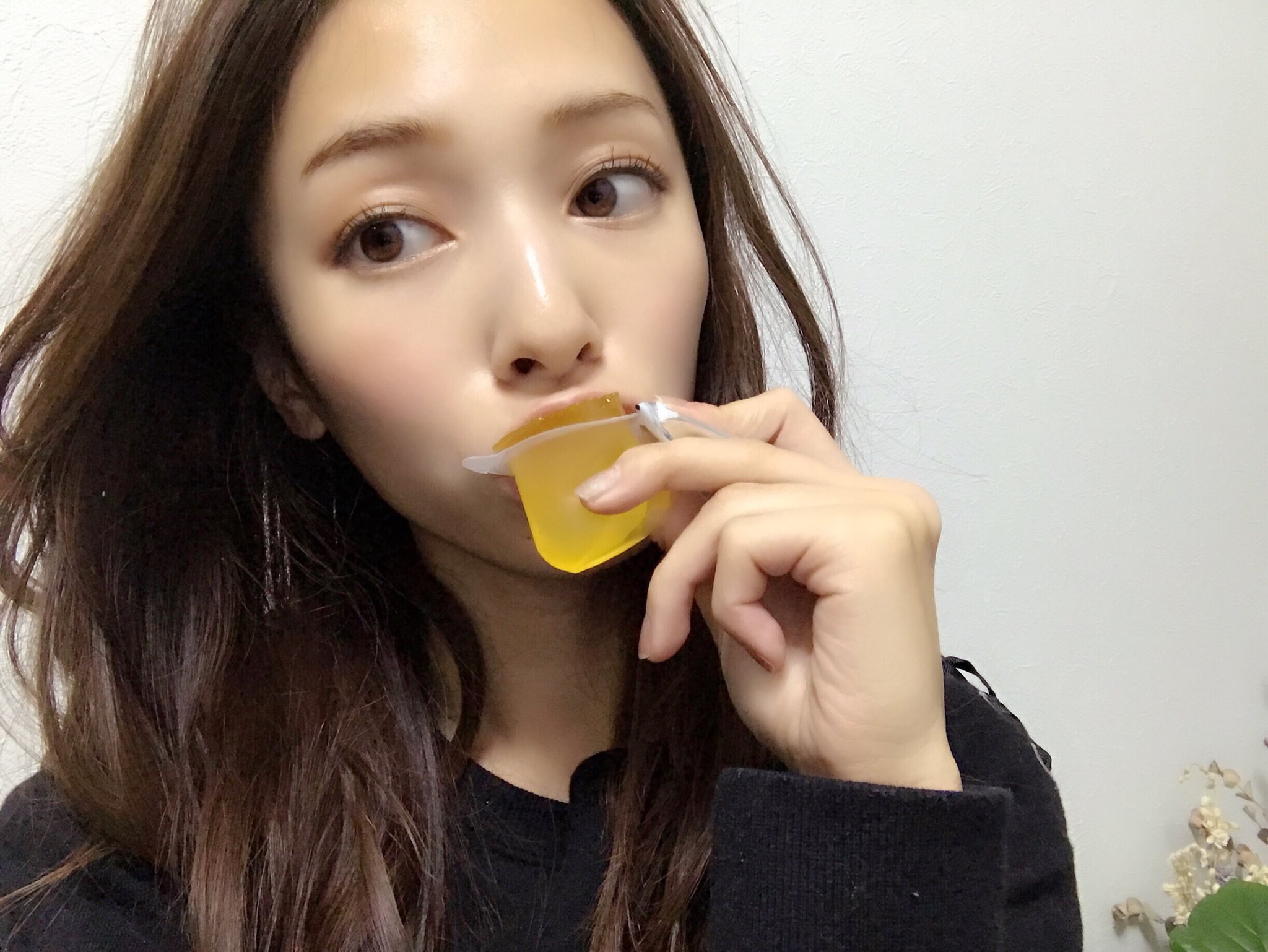 吉田理紗 蒟蒻畑の焼き芋味おいしすぎる フルーツ味のイメージが強かったから恐る恐る食べてみたけど もう ほんと 芋 焼き芋 ほっこり蜜の甘さがちゃんとする 感動 数量限定だよ 蒟蒻畑 焼きいも マンナン