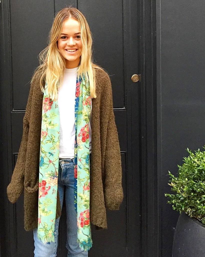 thebrimfulstore's tweet photo. Gorgeous cardigans and scarves in store so perfect for these autumn days ❤️♥️ #scarvesandstuff #prettyaccessories … https://t.co/10hydE50Np https://t.co/qSqSDTwVF7
