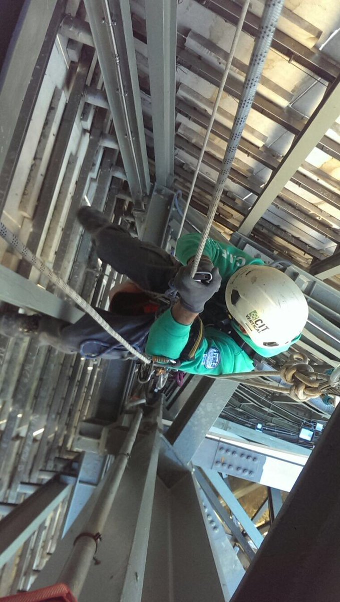 citvertical1's tweet photo. Empezando un nuevo mes #IRATA #ropeaccess #accesoconcuerdas #trabajosverticales #citvertical #Bilbao https://t.co/NdmTOPLYP1