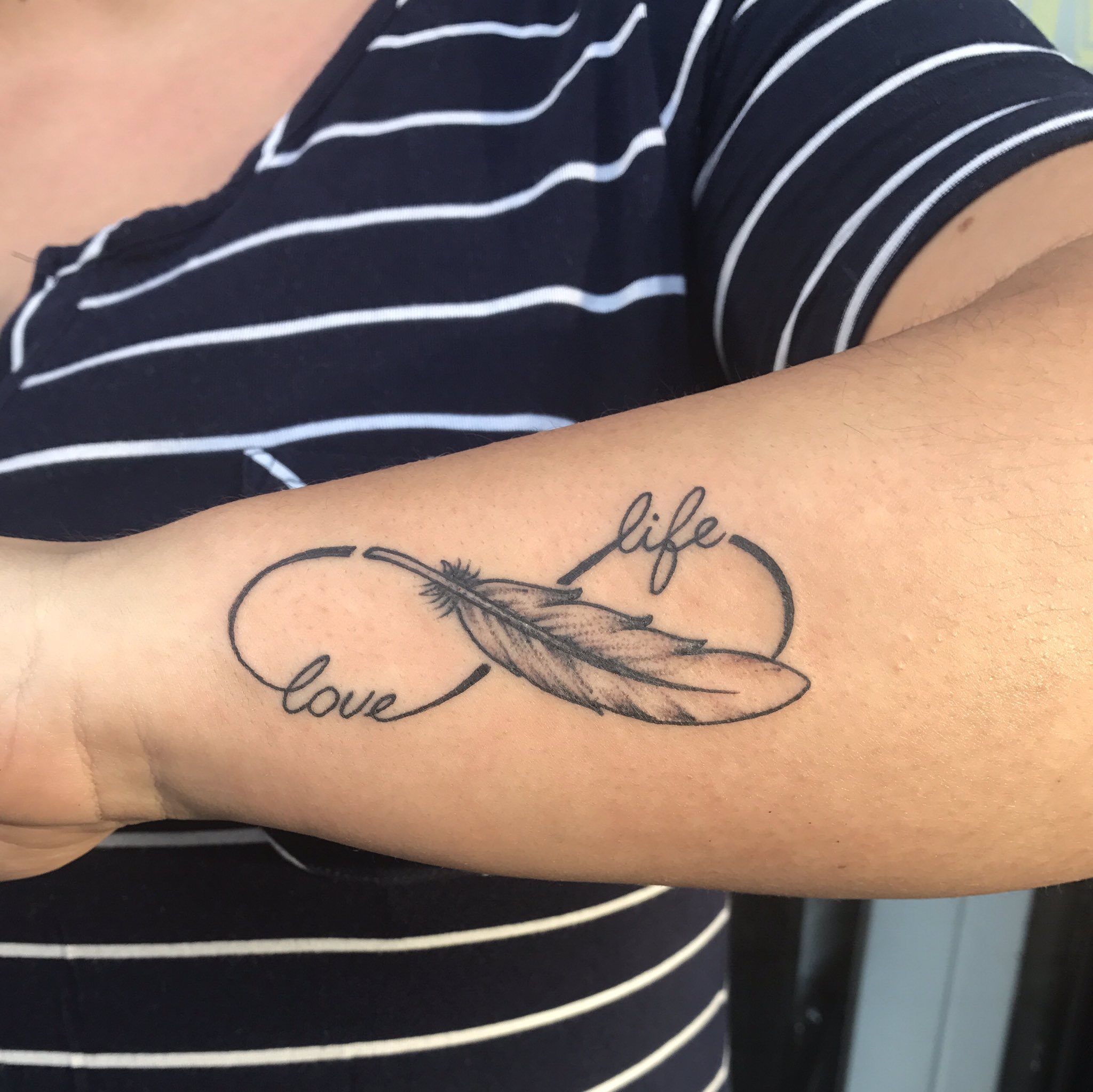 40 Inspiring Feather Tattoos To Show Off Your Creative Spirit   Inspirationfeed