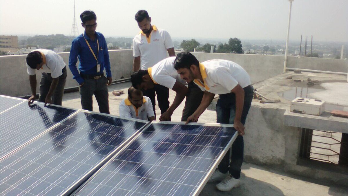 SkillsRoot's tweet photo. Practical Training for #PMKVY Trainees at Chhindwara @dpradhanbjp @AnantkumarH @MSDESkillIndia @RajeshAgrawal94 @NSDCINDIA @sscgreenjobs https://t.co/q1iJWmGgHs