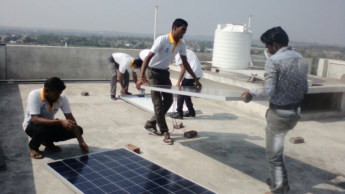 SkillsRoot's tweet photo. Practical Training for #PMKVY Trainees at Chhindwara @dpradhanbjp @AnantkumarH @MSDESkillIndia @RajeshAgrawal94 @NSDCINDIA @sscgreenjobs https://t.co/q1iJWmGgHs