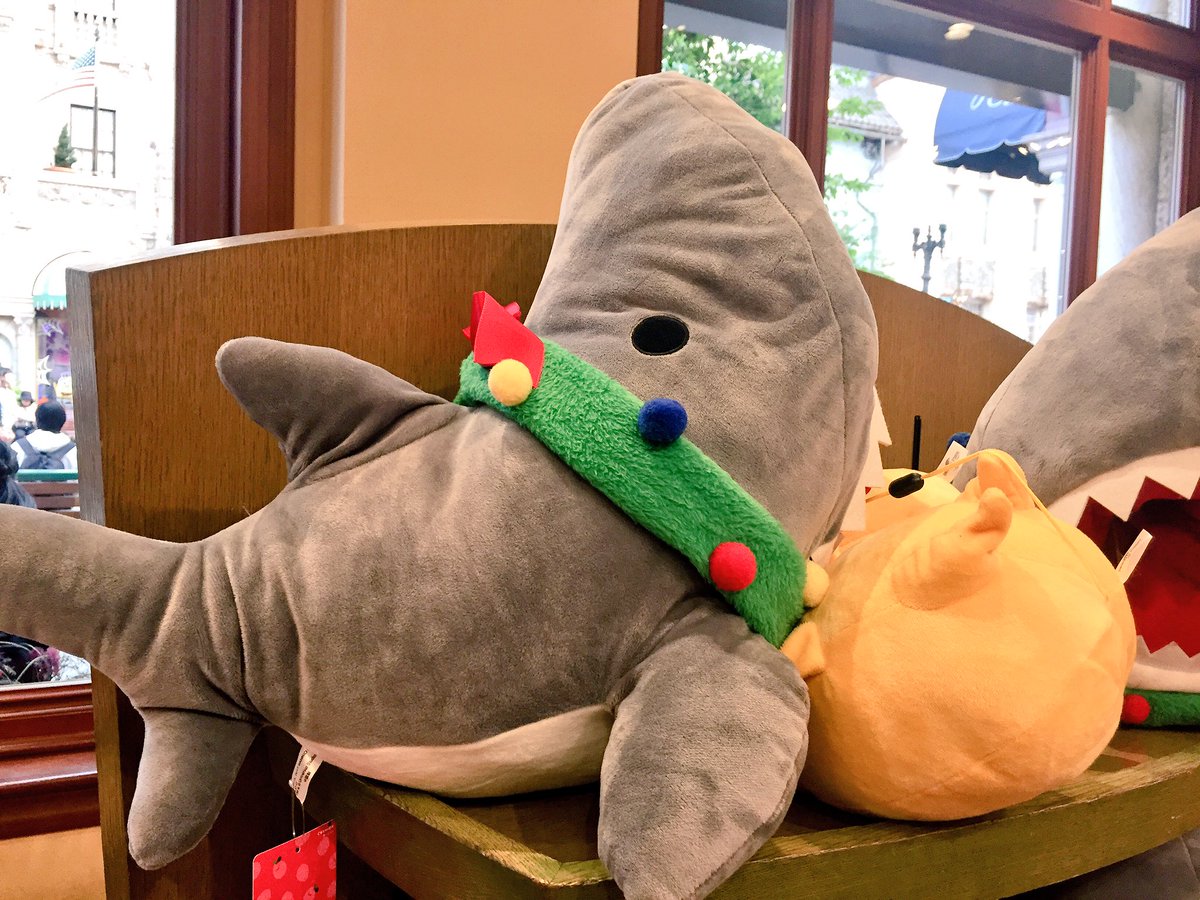 ぐでたまグッズ ぐでたまがサメに喰われてる………超可愛い……！(サメが