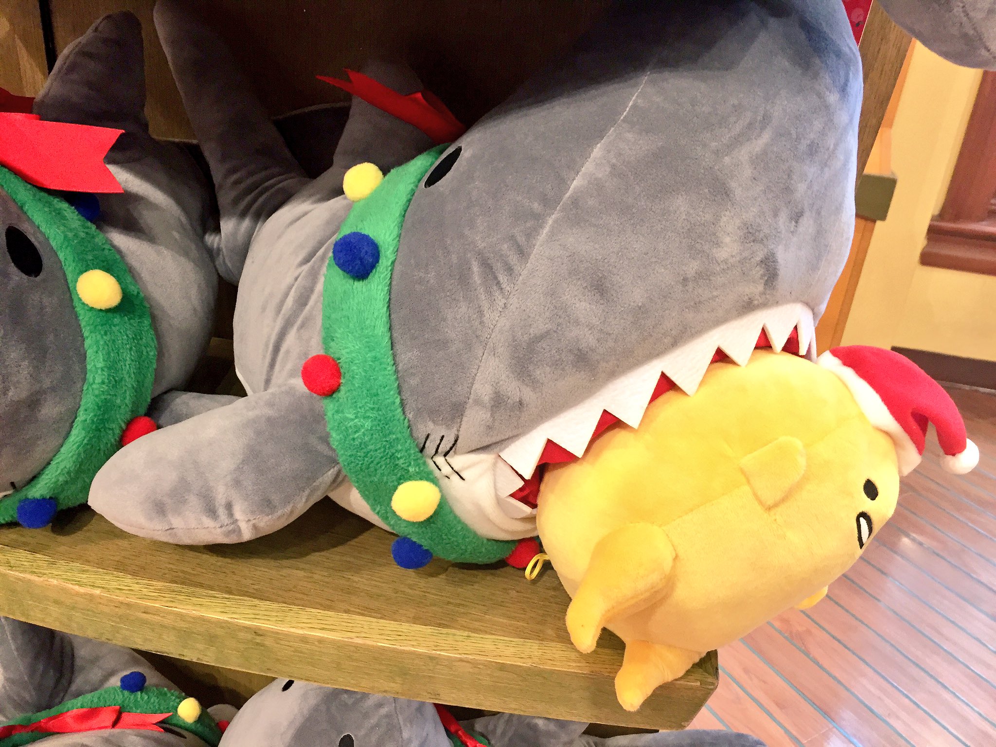 ぐでたま　JAWS　ジョーズ　クリスマス　特大ぬいぐるみ　レア　USJ　ユニバ ぐでたま JAWS ジョーズ クリスマス 特大ぬいぐるみ レア USJ
