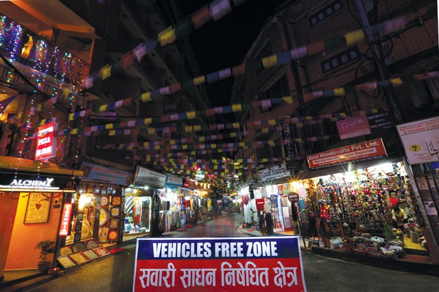 NepaliTimes's tweet image. Residents of Kathmandu and Tarai  could have their lives shortened by as much as four years because of foul air
bit.ly/2y9Z5a2