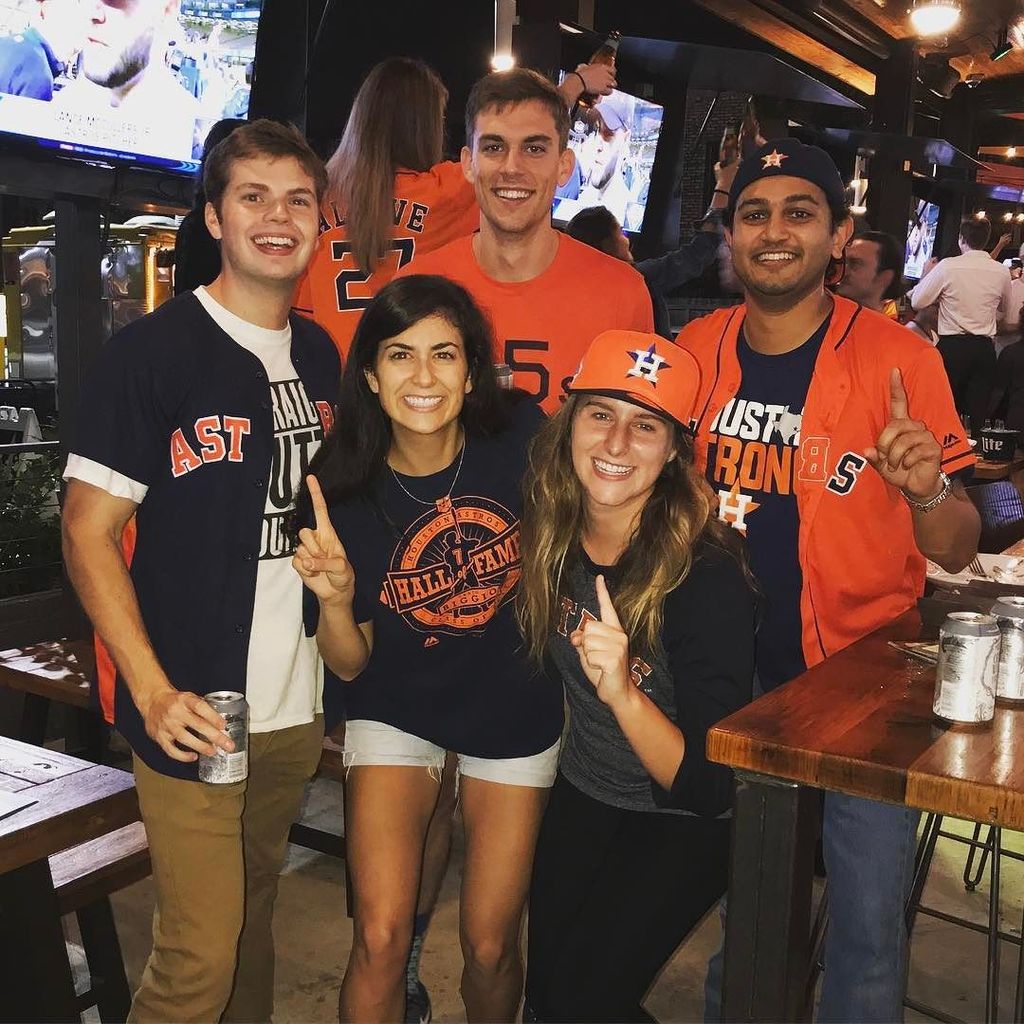 Hartonmysleeve1's tweet photo. Our secret talent is hyping up passing cars and getting on the news at bars. DO IT FOR THE STROS! #earnedhistory #… https://t.co/n8pRO4wIj7 https://t.co/ud8kZQpUz8