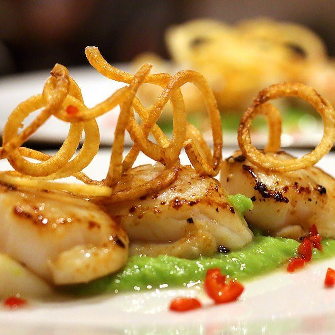 noseychef's tweet photo. #scallops #spiraliser fries and pea purรฉe. #fishandchips by another name. Recipe: https://t.co/EwAputsZdP https://t.co/2hhBkC2Qi8