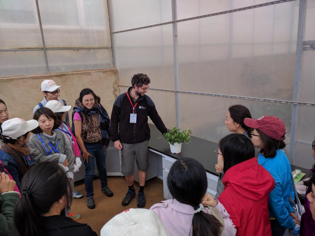 2017 CUBG students from 15 Chinese botanic gardens learning propagation @Kunming Botanic Garden from RBGE staff #RBGEHORT @TheBotanics
