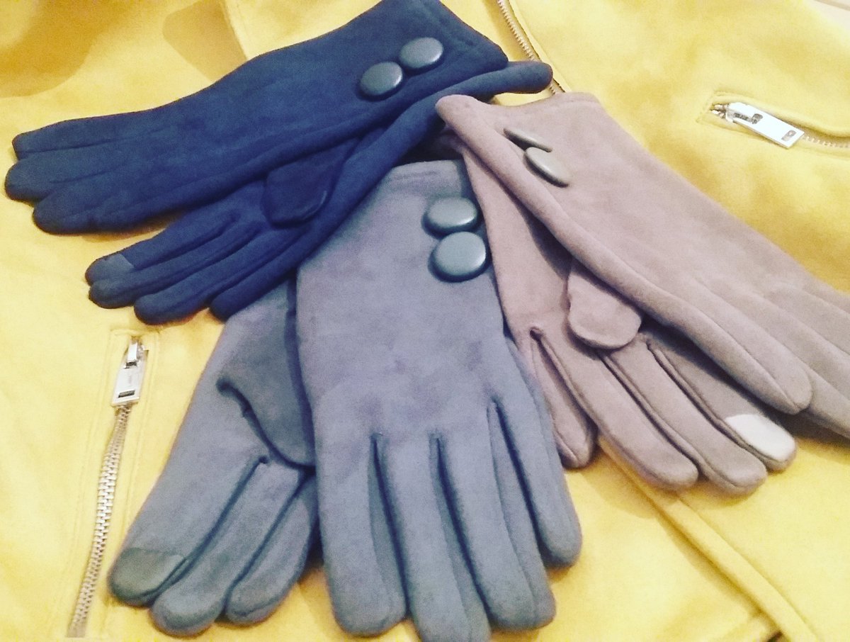 EmerBurg's tweet photo. Guantes de antelina➡11.90€⭐emerburg@outlook.com⭐684 653 064 #guantes #guante #glove #gloves #regalos #gifts #complementos #moda #look https://t.co/9I9AlkOnoR