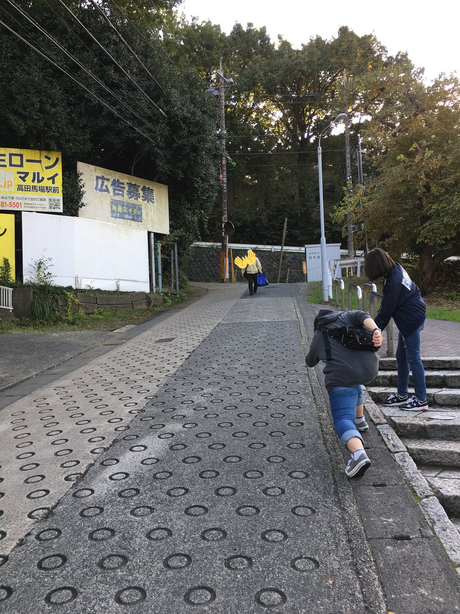 劇団畝傍座 専修大学演劇研究会 Na Twitteru 専修大学鳳祭道案内 おまけ ちなみにさきほどの分かれ道を 正門 方面行った場合 スエヒロ飯店などを通り過ぎてひたすら坂を登ると正門までたどり着けます 正門は1号館に繋がりますが そこまでは本当に本当に坂が