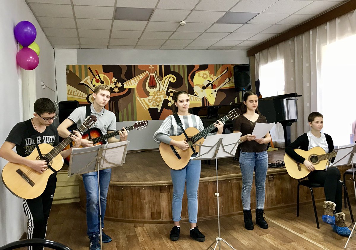 Какникулы каникулами, а репетиции своим чередом!.. Школьные будни похожие на праздник.