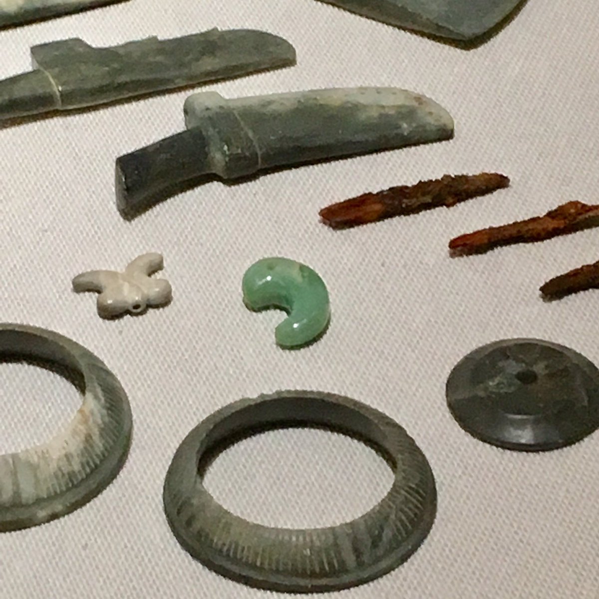 神道の形成と古代祭祀」より【勾玉】 チラシにも使われているこちらの