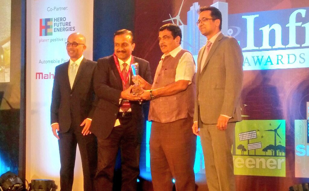 KEC_Intl's tweet photo. KEC receives "Best Power Transmission Project" Award from Shri @nitin_gadkari at @DNB_India Infra Awards for 765kV Wardha Hyderabad project https://t.co/XkWgao4mOm