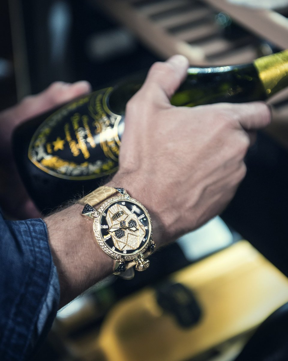 GaGaMilanoWorld's tweet photo. Ready for tonight!
#GagaMilano #BionicSkull #GagaMilanoWatches https://t.co/AVYX0lYUnV