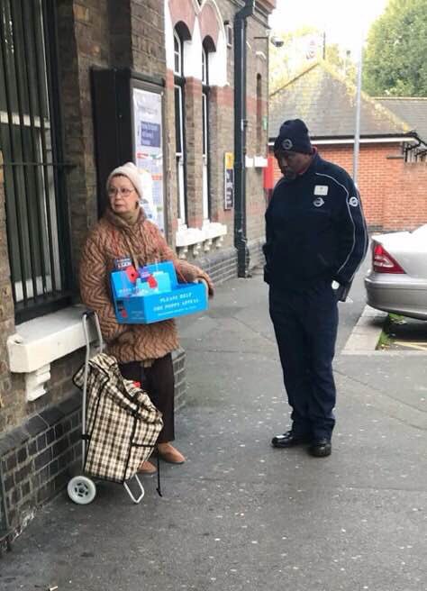TFL shifting on a poppy seller. Thanks TFL great to see you behind our troops. <a href="/TfL/">TfL</a>