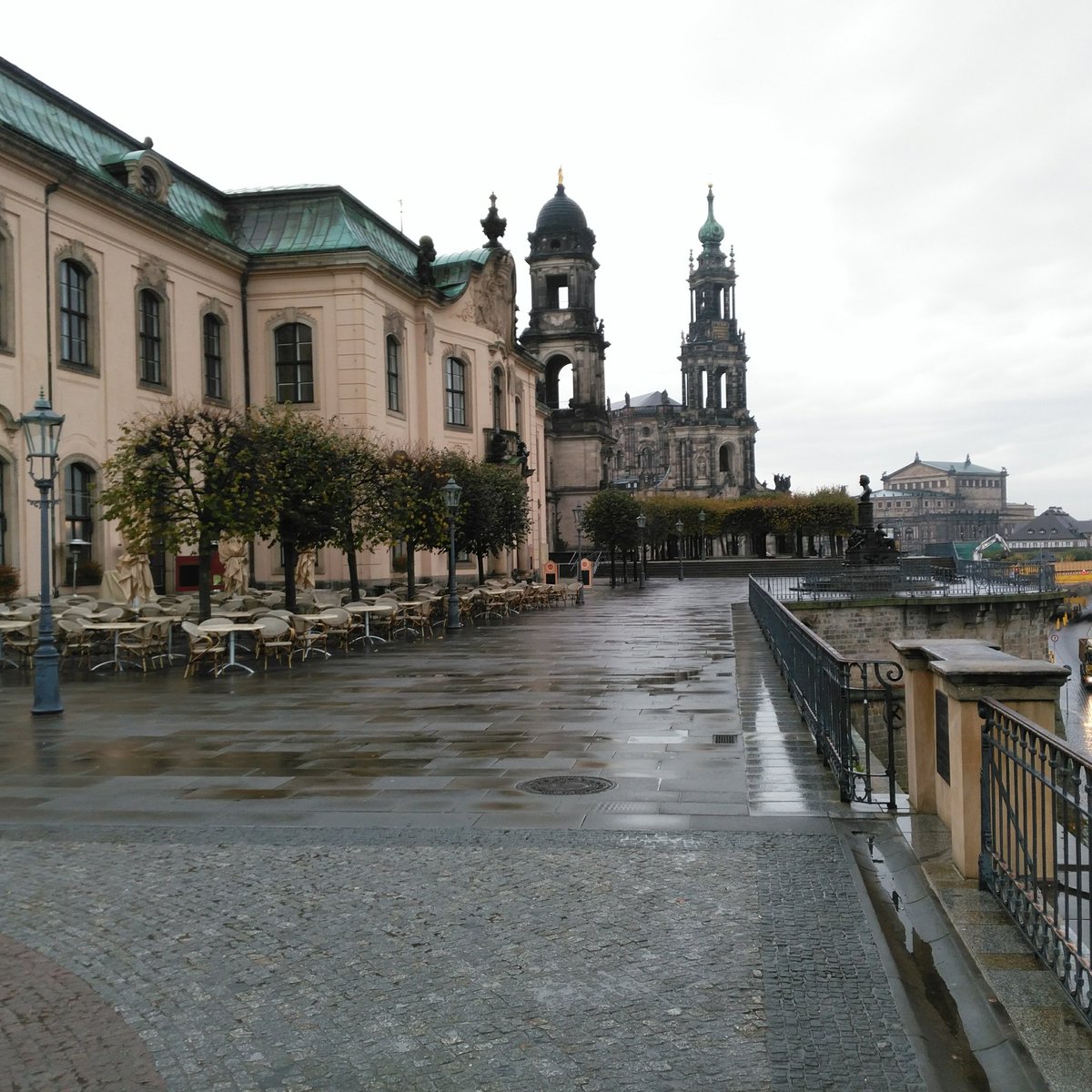 builtform_org's tweet photo. In Dresden for #ILUS2017. Good to see @en_topia here as well as Meta and Lars. https://t.co/yueGBdMDug