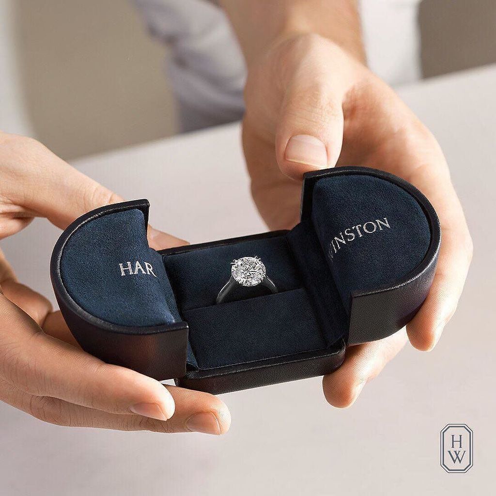 Love this box!! <a href="/harrywinston/">harrywinston</a>
・・・
Your moment perfected with a #HarryWinston #Diamond Engagement Ring. #Brilliantl… instagram.com/p/Ba_H8M3F-Ay/