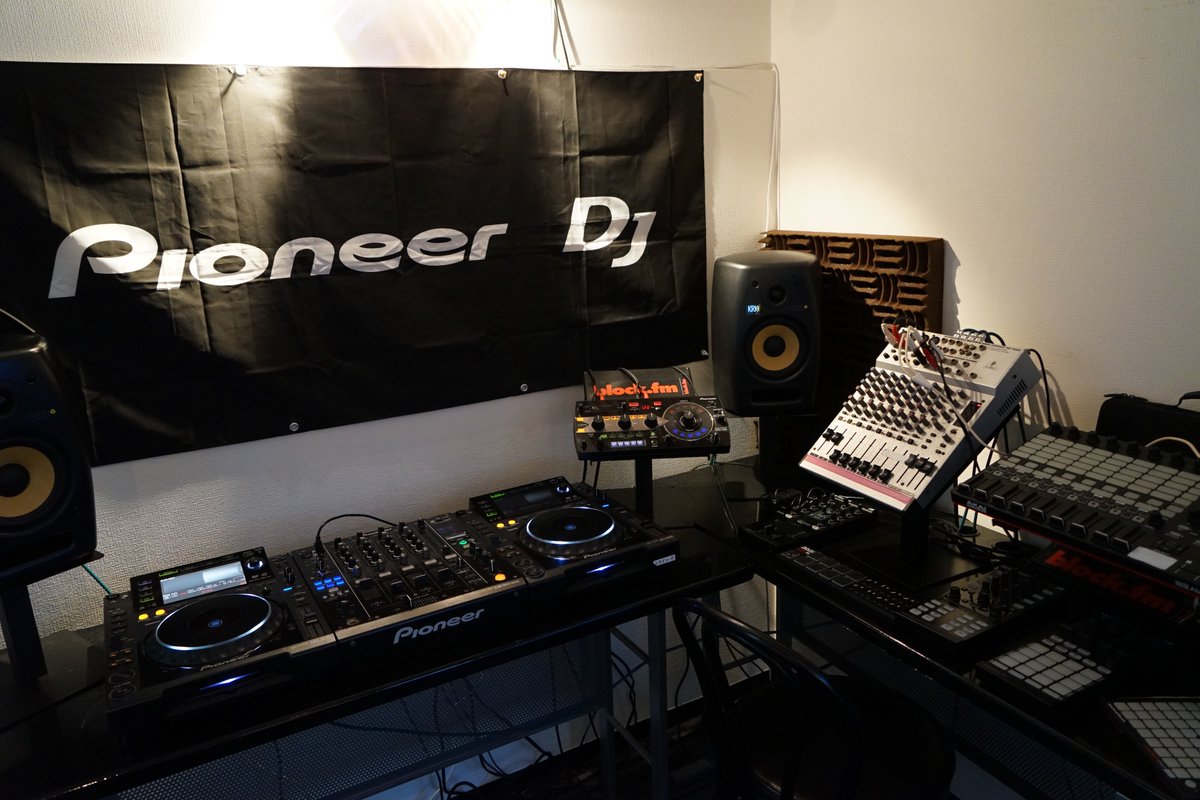 KojiKubota's tweet photo. @TryHardDJ アカデミーDTM Room 🎹🎼
New Imac27inchも入ってご機嫌🤣
もちろんDJ-Set��バッチリ💯‼️

#DTM https://t.co/23Msuhkp9Q
